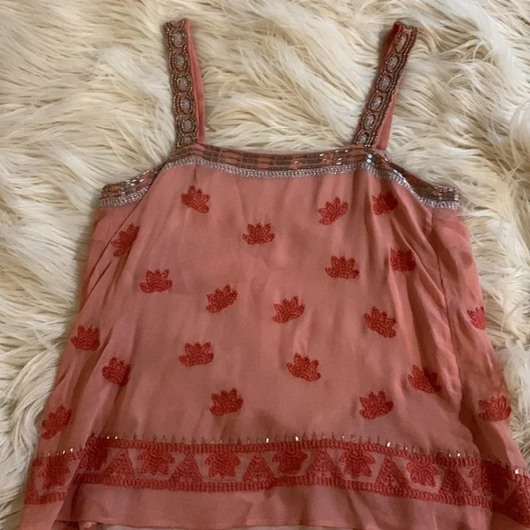 ⭐️SOLD⭐️ Gorgeous Anthropologie sequin top 00 - Picture 10 of 16